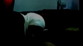 Зведена сестра спіймала брата за поганими секс онлайн безкоштовно справами і почала шантажувати сексом.
