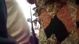 Подруга розминає порно фільм безкоштовно пальцями ніг яйця та член свого хлопця.