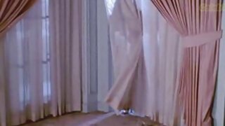 Блондинка скачати безкоштовно порно відео робить глибокий мінет і стрибає на член в жовтій сукні і рваних колготках.
