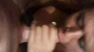 Волосата кицька порно скачати безкоштовно крупним планом, не може намацати свій клітор.